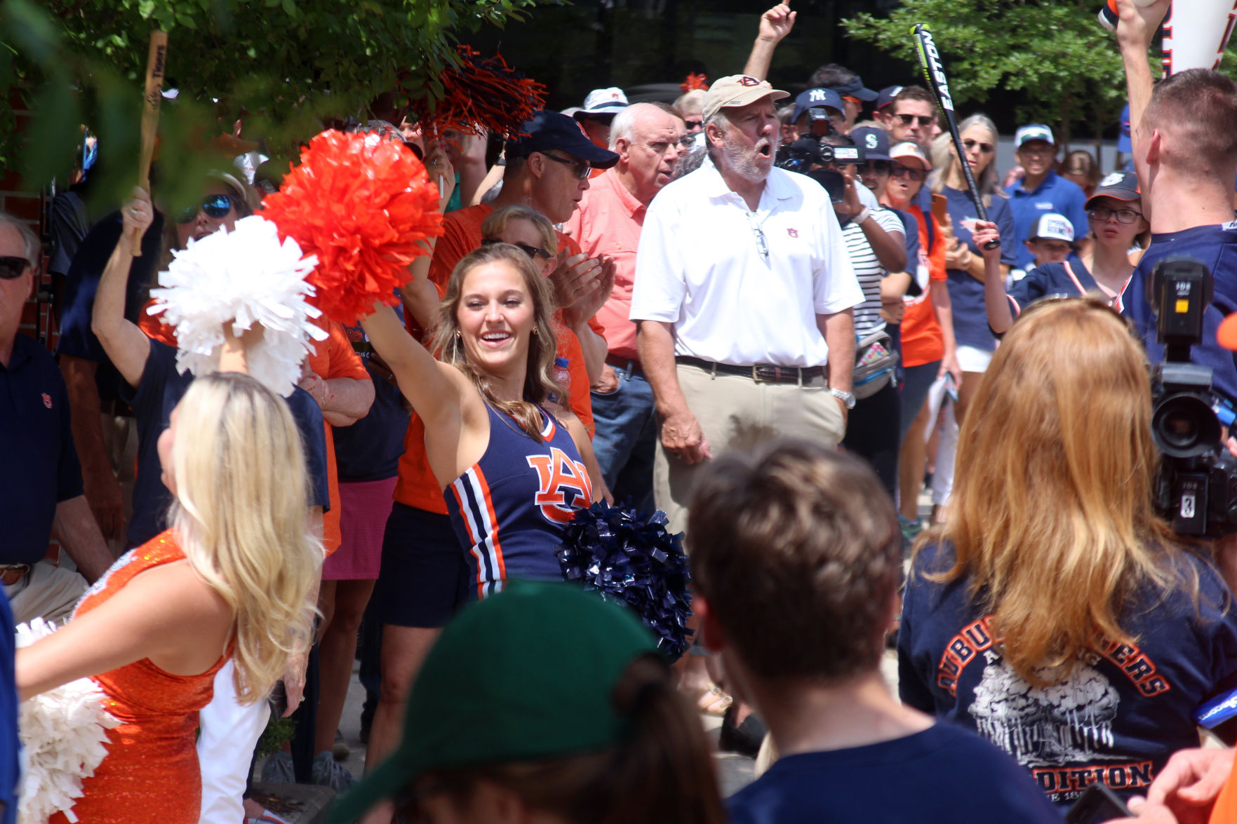Auburn baseball departs for College World Series in Omaha